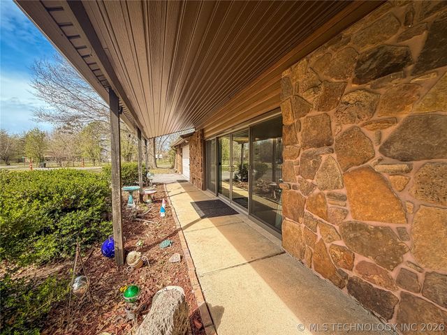 2210 W Golf Course Road, Tahlequah, OK 74464