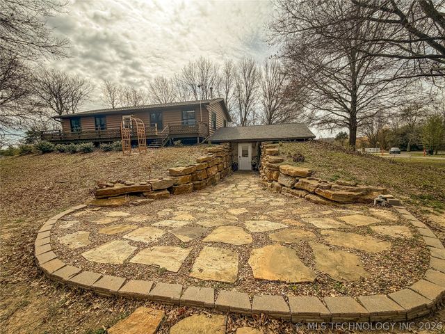 2210 W Golf Course Road, Tahlequah, OK 74464