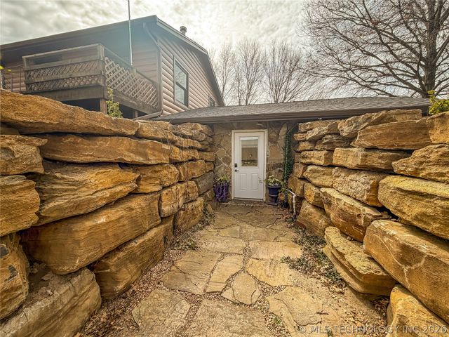 2210 W Golf Course Road, Tahlequah, OK 74464