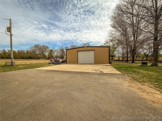 2210 W Golf Course Road, Tahlequah, OK 74464