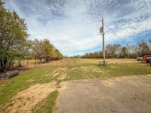 2210 W Golf Course Road, Tahlequah, OK 74464