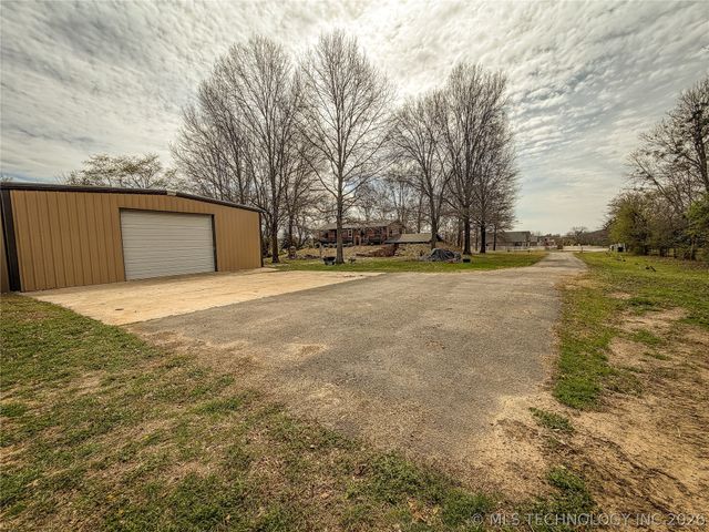 2210 W Golf Course Road, Tahlequah, OK 74464