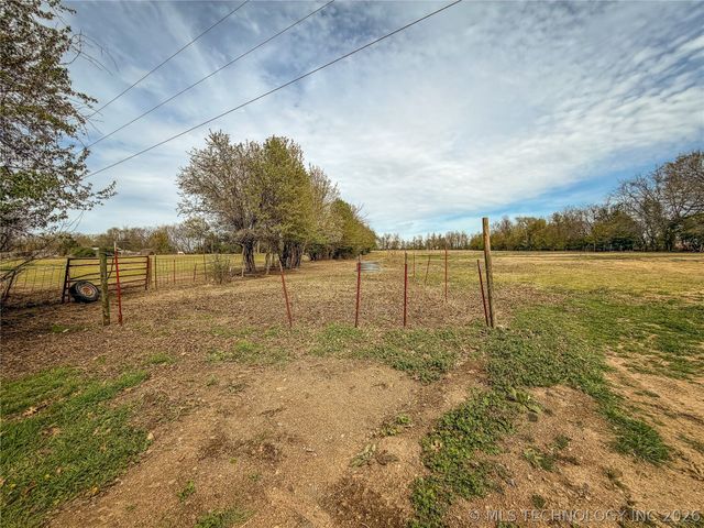 2210 W Golf Course Road, Tahlequah, OK 74464