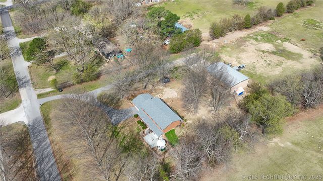 2210 W Golf Course Road, Tahlequah, OK 74464