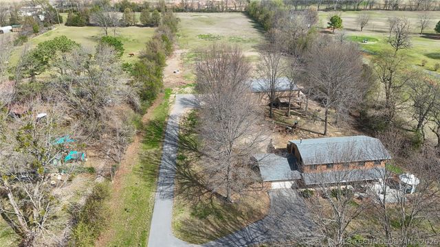 2210 W Golf Course Road, Tahlequah, OK 74464