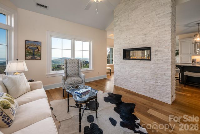 89 N Snow Ridge Drive 13, Hendersonville, NC 28792