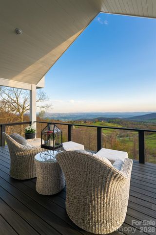 89 N Snow Ridge Drive 13, Hendersonville, NC 28792