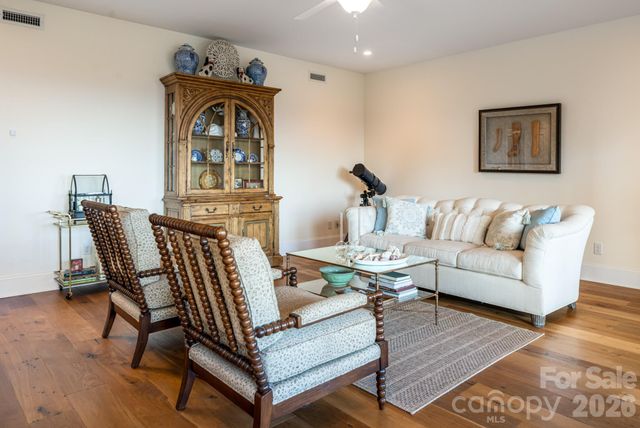 89 N Snow Ridge Drive 13, Hendersonville, NC 28792