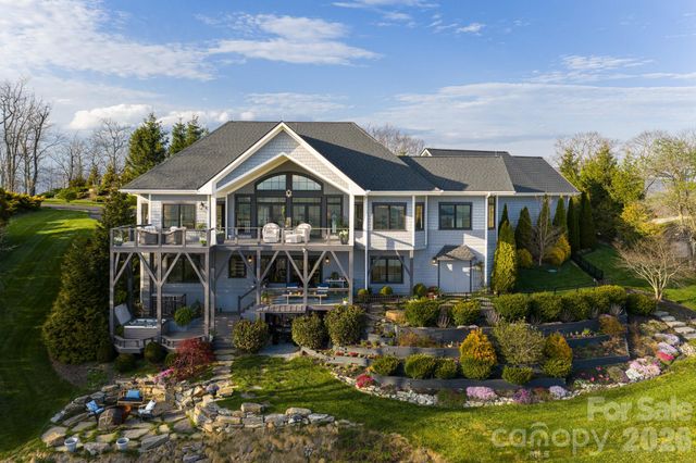 89 N Snow Ridge Drive 13, Hendersonville, NC 28792