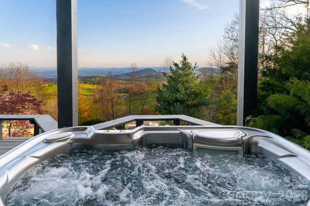 89 N Snow Ridge Drive 13, Hendersonville, NC 28792
