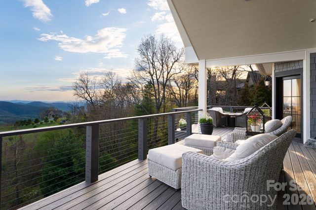 89 N Snow Ridge Drive 13, Hendersonville, NC 28792