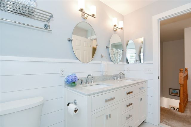 21 OAK Avenue, Narragansett, RI 02882
