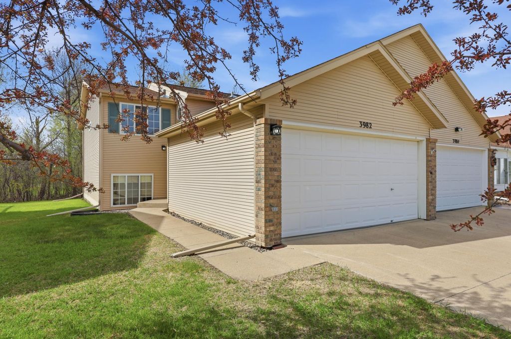 3982 33rd Street S, Fargo, ND 58104