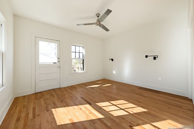 909 N MESQUITE ST, San Antonio, TX 78202