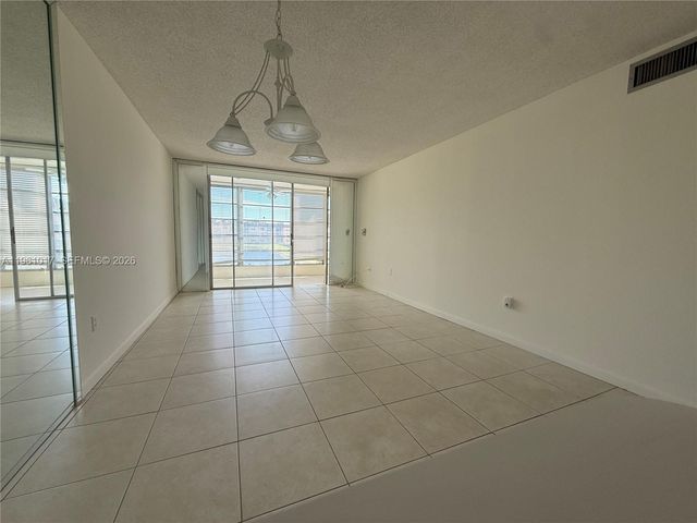 9001 Sunrise Lakes Blvd 208, Sunrise, FL 33322