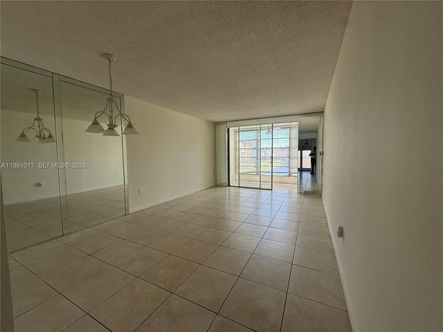 9001 Sunrise Lakes Blvd 208, Sunrise, FL 33322
