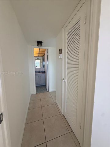 9001 Sunrise Lakes Blvd 208, Sunrise, FL 33322