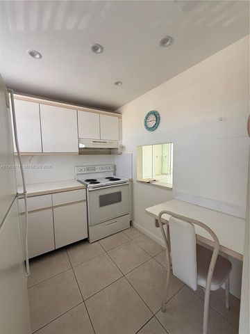 9001 Sunrise Lakes Blvd 208, Sunrise, FL 33322