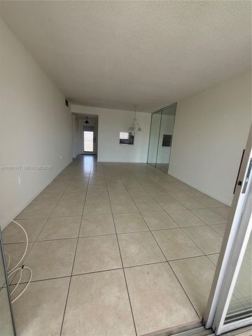 9001 Sunrise Lakes Blvd 208, Sunrise, FL 33322