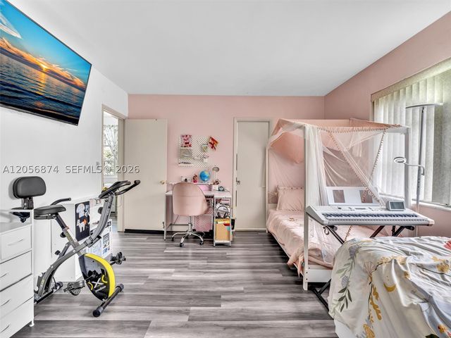 1060 92nd St 6, Bay Harbor Islands, FL 33154