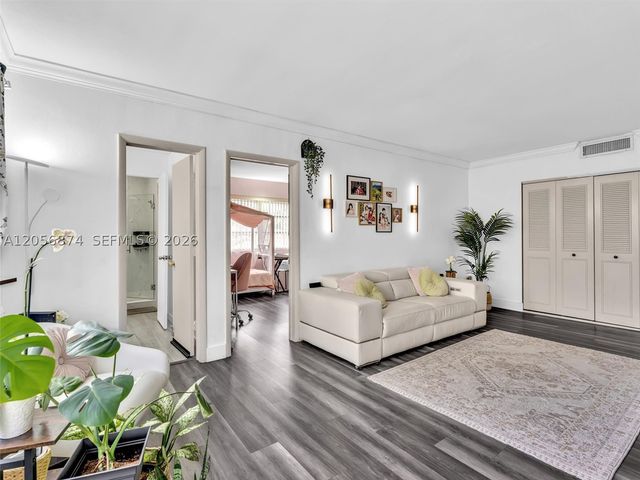 1060 92nd St 6, Bay Harbor Islands, FL 33154