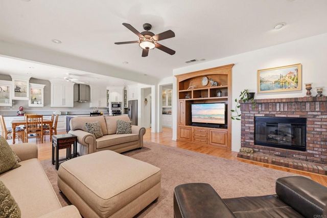 828 Settlers Court, San Marcos, CA 92069
