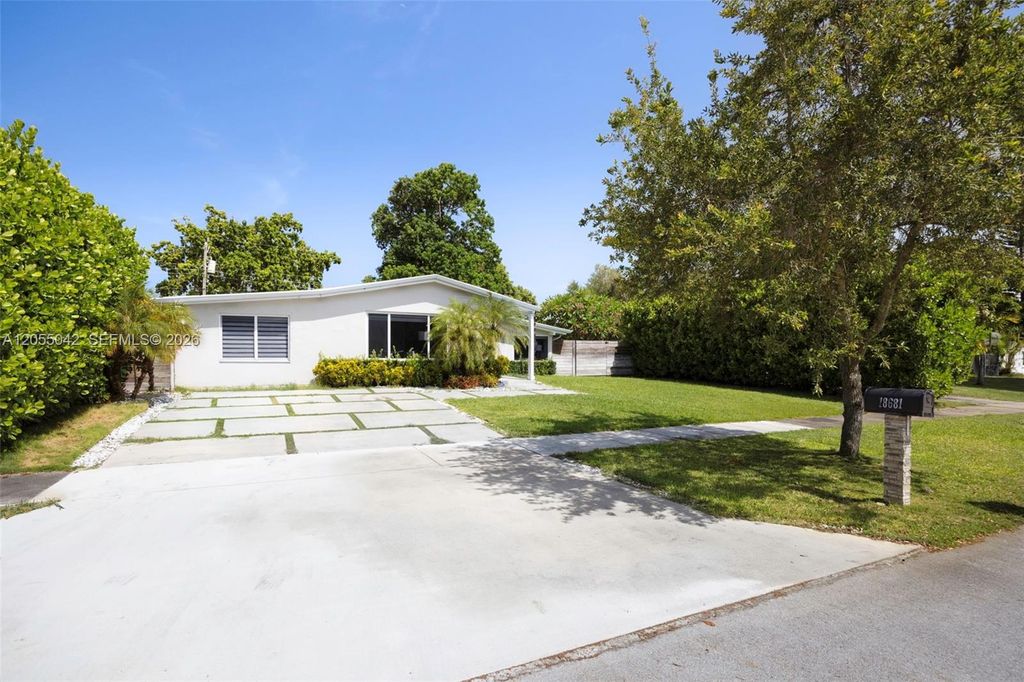 18681 Belview Dr, Cutler Bay, FL 33157