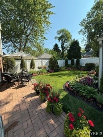 112 Walton Drive, Amherst, NY 14226