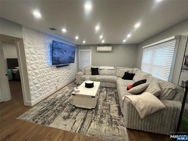 320 Lincoln Avenue, Totowa, NJ 07512