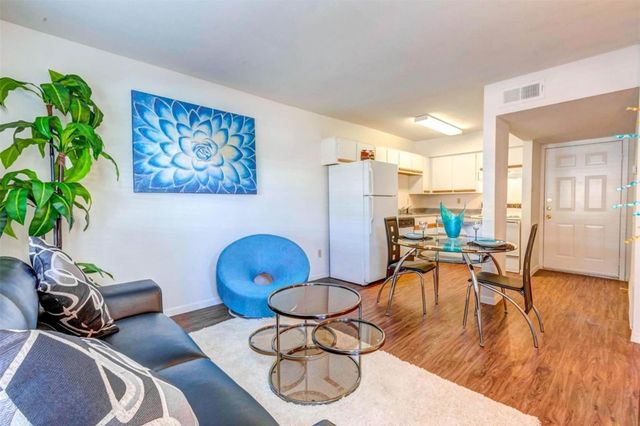 6041 N Winsome Ln 103, Houston, TX 77057