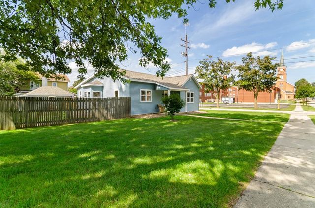 402 4TH STREET, De Pere, WI 54115