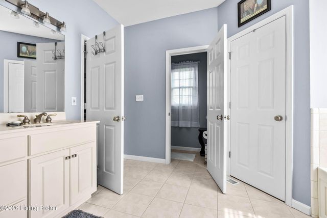 5110 Glen Cove Rd, La Grange, KY 40031
