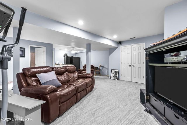 5110 Glen Cove Rd, La Grange, KY 40031