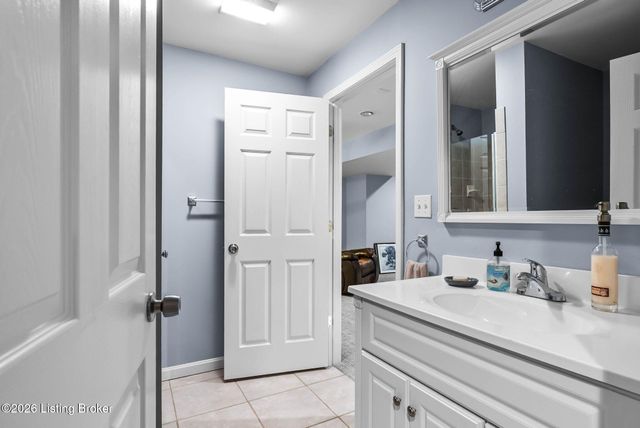 5110 Glen Cove Rd, La Grange, KY 40031