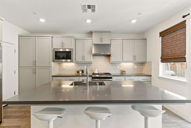 1571 Castlewood Place, Gilroy, CA 95020