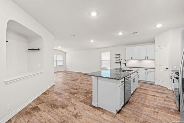 165 KAKAPO DR, San Antonio, TX 78253
