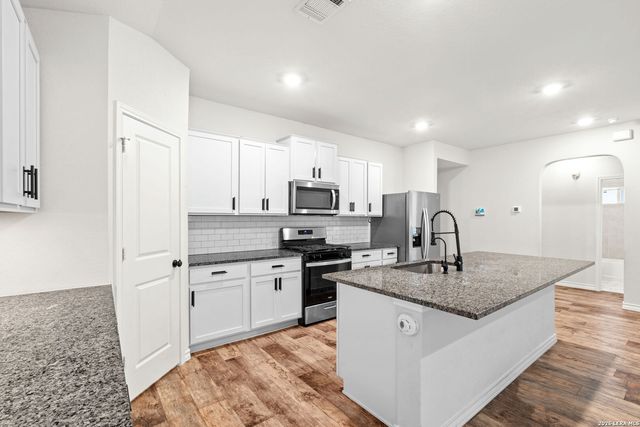 165 KAKAPO DR, San Antonio, TX 78253