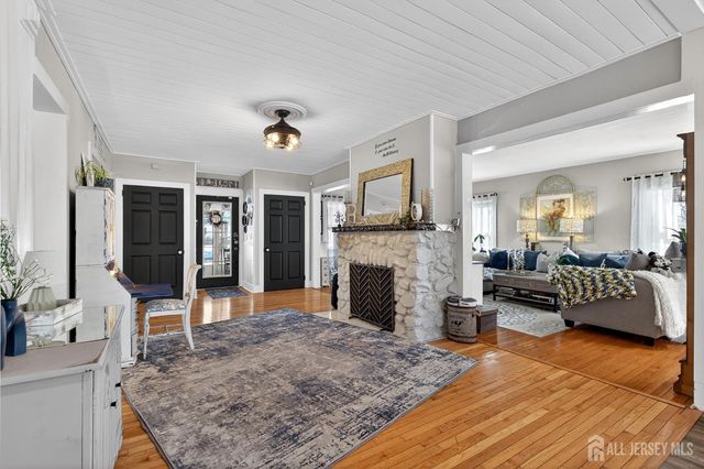 151 Beechwood Avenue, Middlesex, NJ 08846