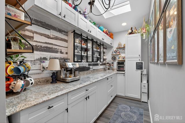 151 Beechwood Avenue, Middlesex, NJ 08846