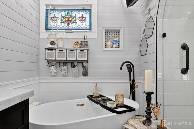 151 Beechwood Avenue, Middlesex, NJ 08846