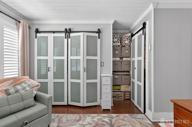 151 Beechwood Avenue, Middlesex, NJ 08846