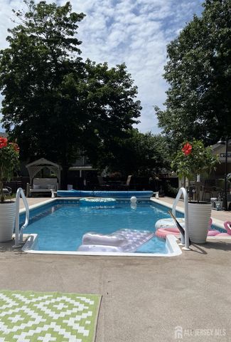 151 Beechwood Avenue, Middlesex, NJ 08846