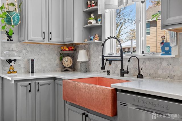 151 Beechwood Avenue, Middlesex, NJ 08846