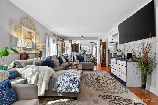 151 Beechwood Avenue, Middlesex, NJ 08846