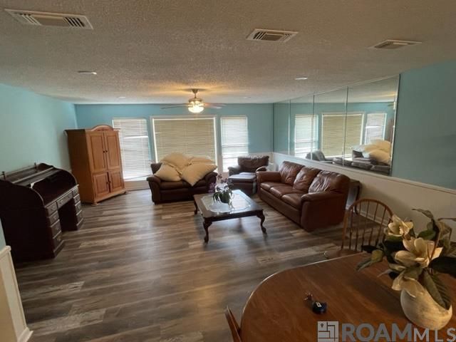 7740 False River Rd, Oscar, LA 70762