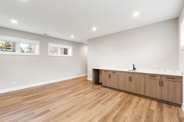 6016 S MAYFIELD Avenue, Chicago, IL 60638