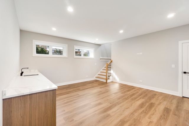 6016 S MAYFIELD Avenue, Chicago, IL 60638