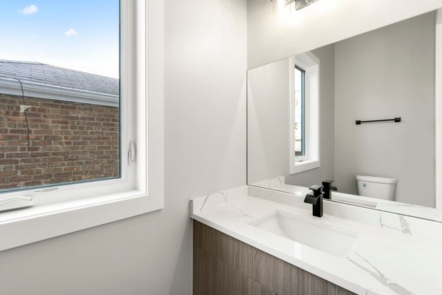 6016 S MAYFIELD Avenue, Chicago, IL 60638