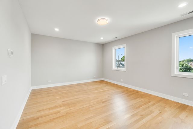 6016 S MAYFIELD Avenue, Chicago, IL 60638