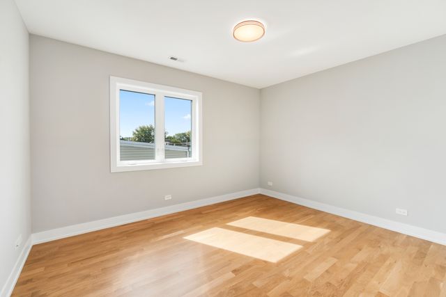 6016 S MAYFIELD Avenue, Chicago, IL 60638